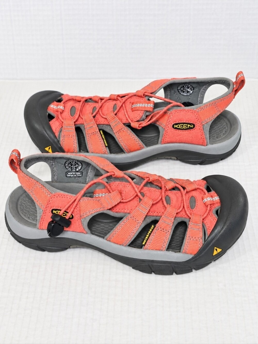 KEEN Newport H2 Waterproof Hiking Sandals Women's Size 8.5 Magnet Hot Coral